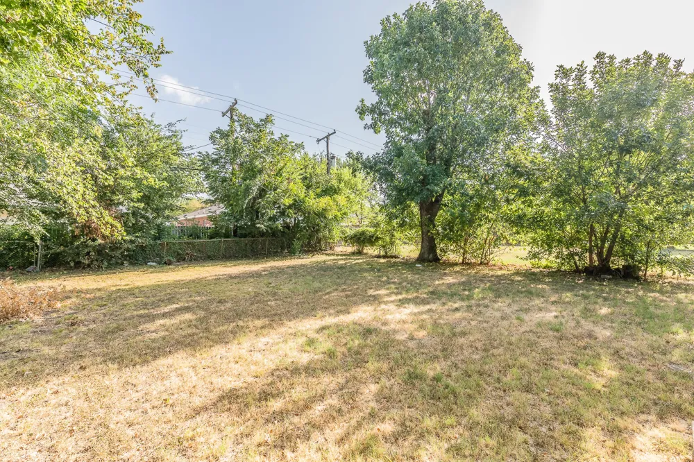 1106 Oak Street Grand Prairie, TX 75050