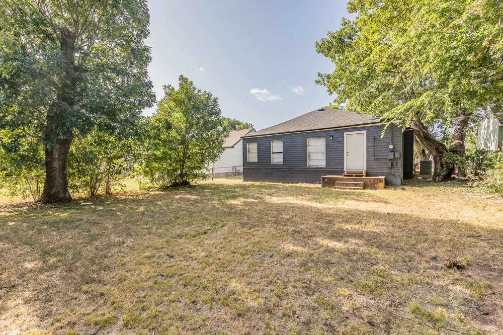 1106 Oak Street Grand Prairie, TX 75050