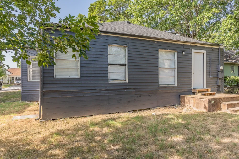 1106 Oak Street Grand Prairie, TX 75050