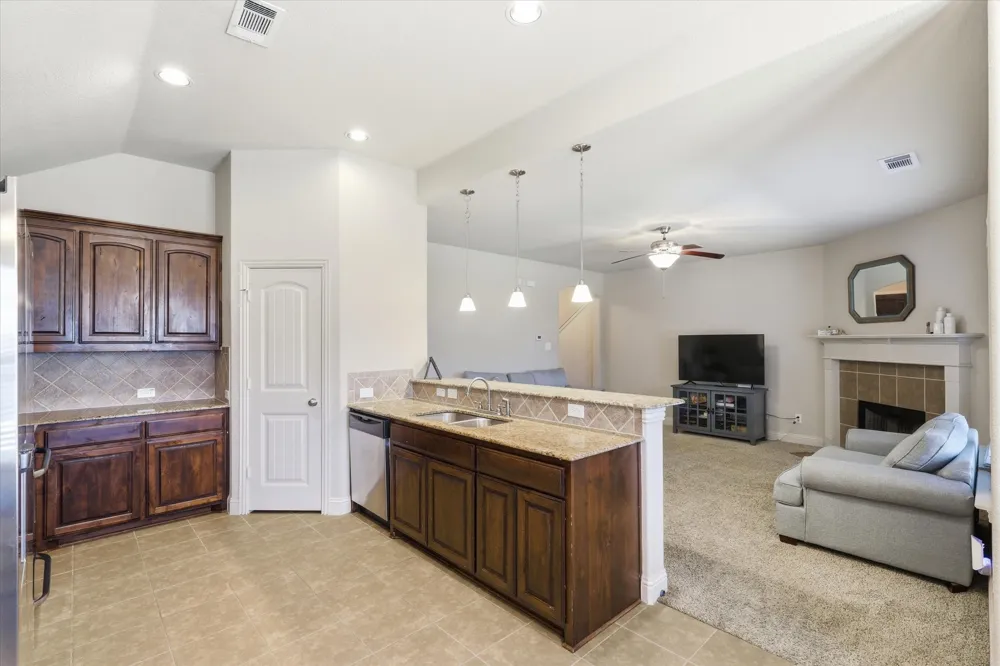 115 Blue Quail Road Red Oak, TX 75154