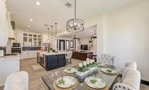 1607 Avenue E Danbury, TX 77534