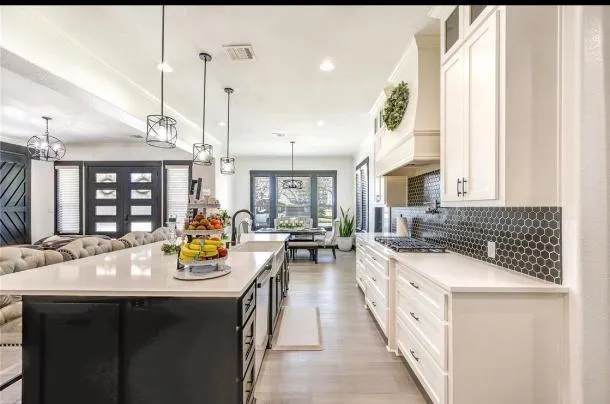 1607 Avenue E Danbury, TX 77534