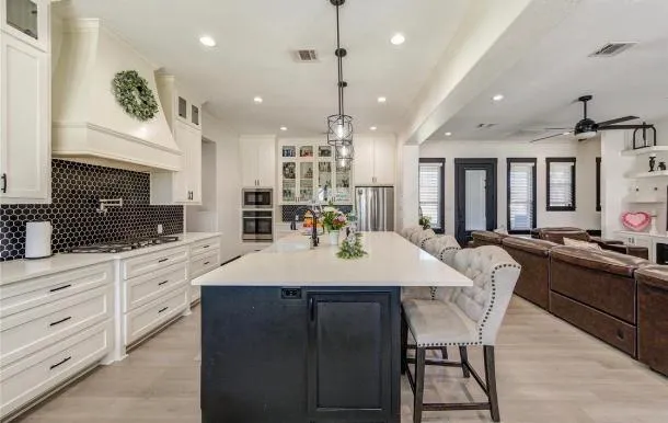 1607 Avenue E Danbury, TX 77534