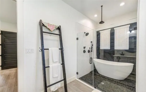 1607 Avenue E Danbury, TX 77534