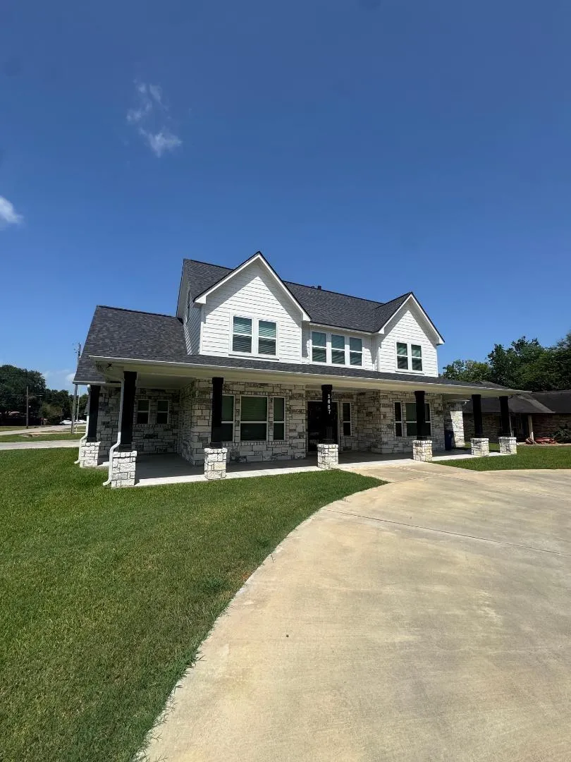 1607 Avenue E Danbury, TX 77534