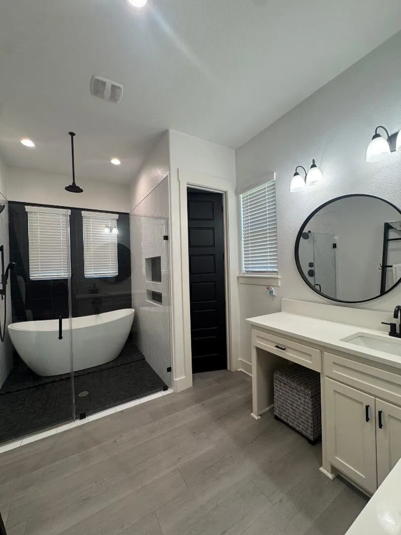 1607 Avenue E Danbury, TX 77534