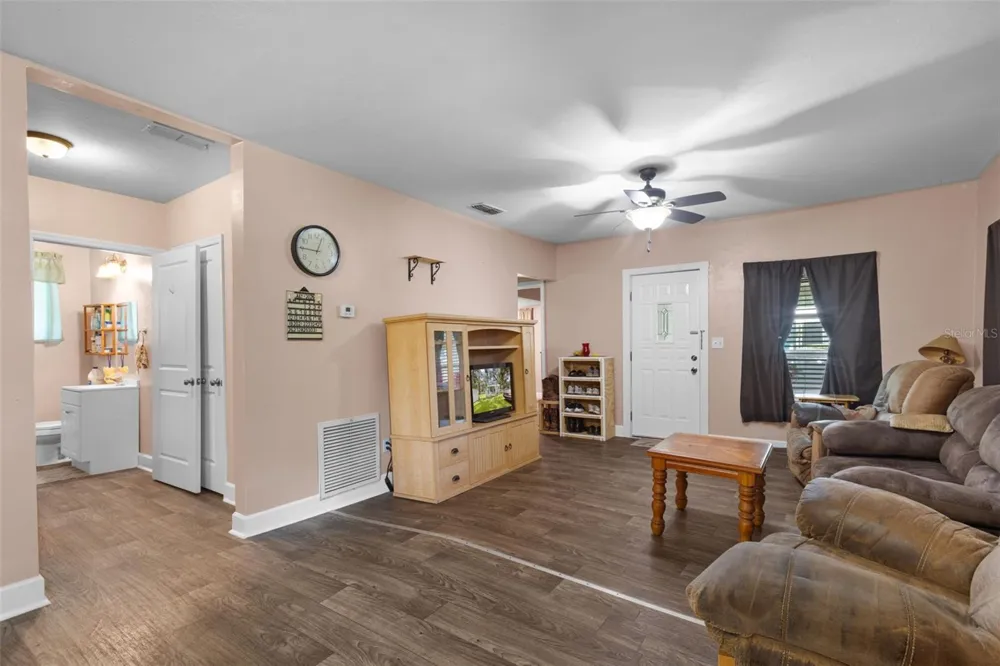 729 NW 3RD AVENUE Trenton, FL 32693