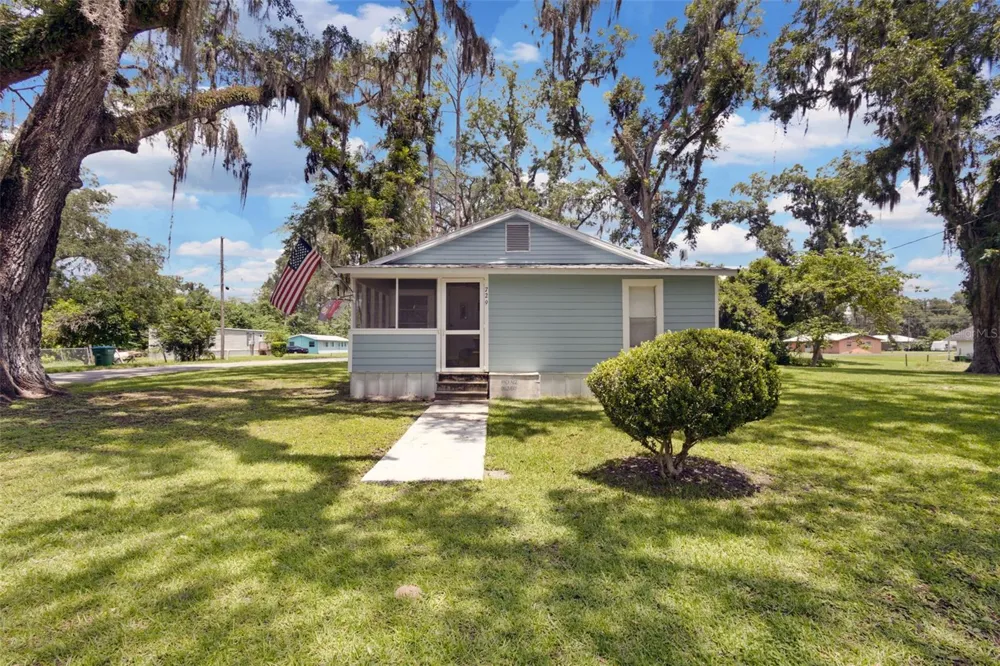 729 NW 3RD AVENUE Trenton, FL 32693