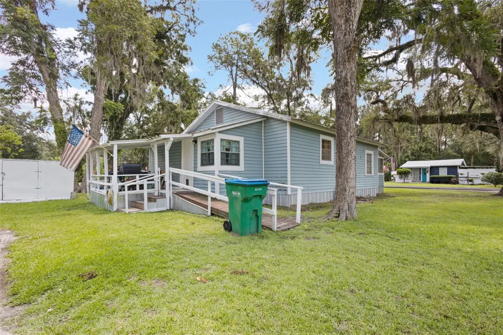 729 NW 3RD AVENUE Trenton, FL 32693