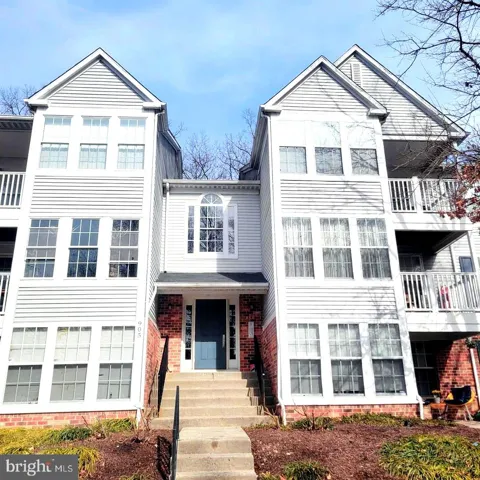 905 WOODBRIDGE COURT #F