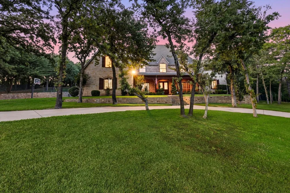686 Knob Hill Court Argyle, TX 76226