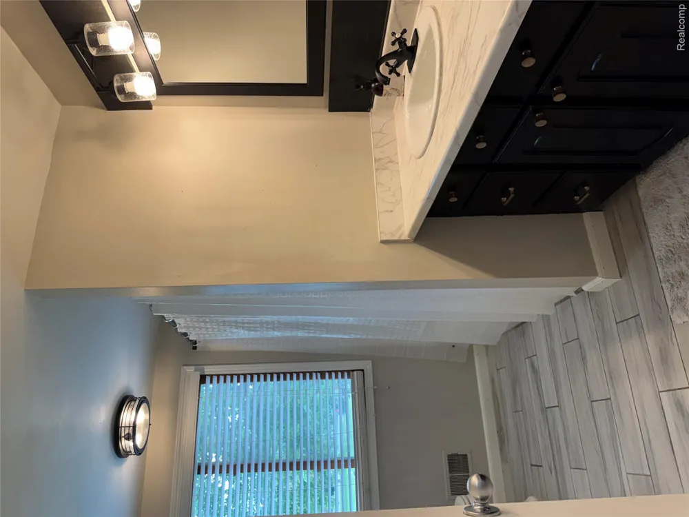 3877 Westlyn Drive Lake Orion Village, MI 48359