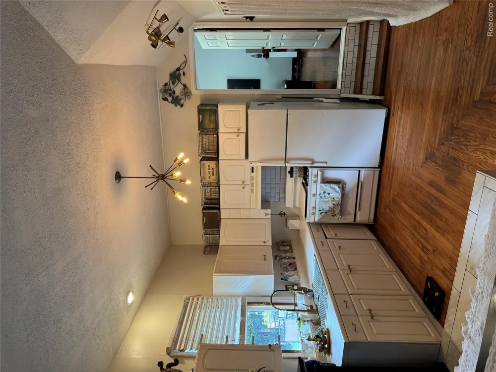 3877 Westlyn Drive Lake Orion Village, MI 48359