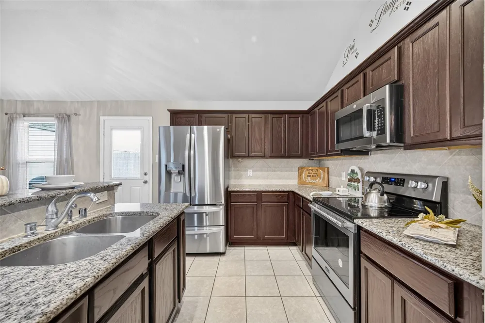 15210 Victoria Baytown, TX 77523
