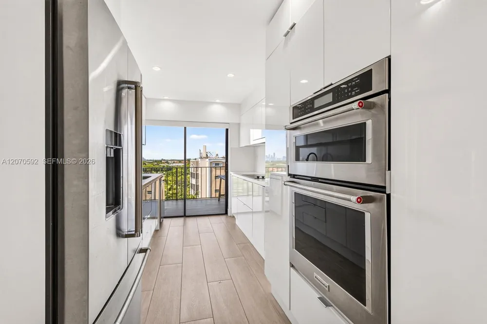 575 Crandon Blvd #801 Key Biscayne, FL 33149