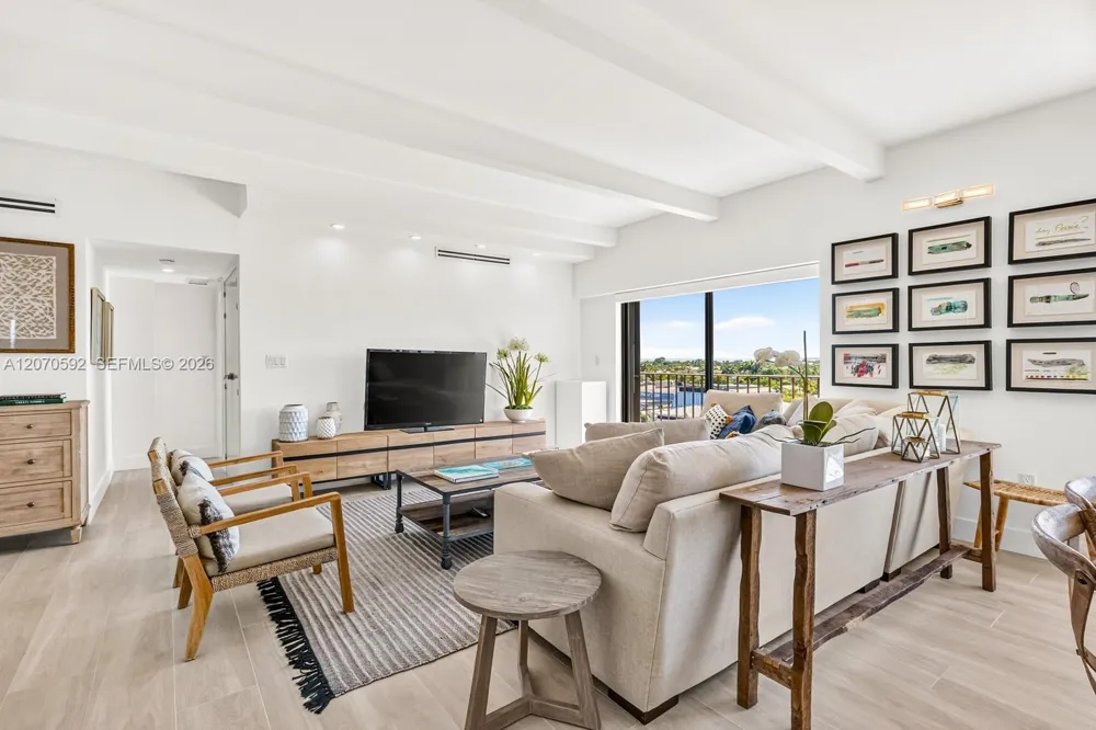575 Crandon Blvd #801 Key Biscayne, FL 33149