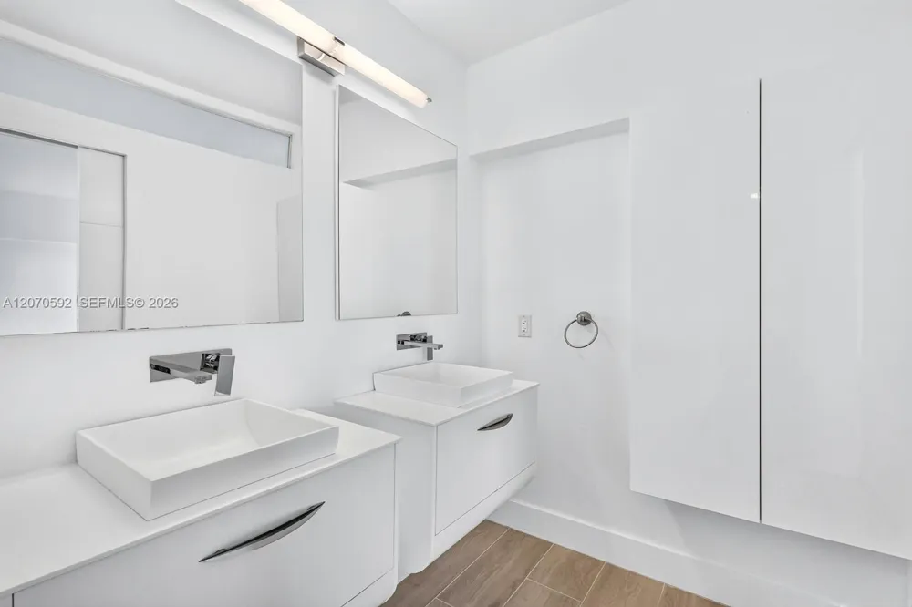 575 Crandon Blvd #801 Key Biscayne, FL 33149