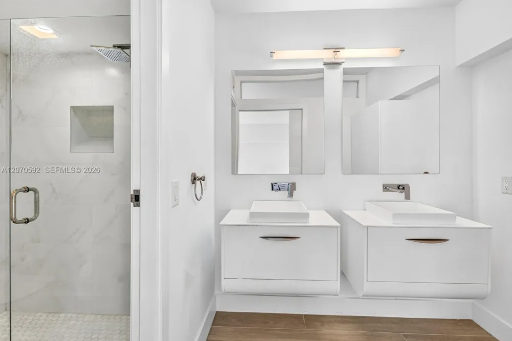 575 Crandon Blvd #801 Key Biscayne, FL 33149