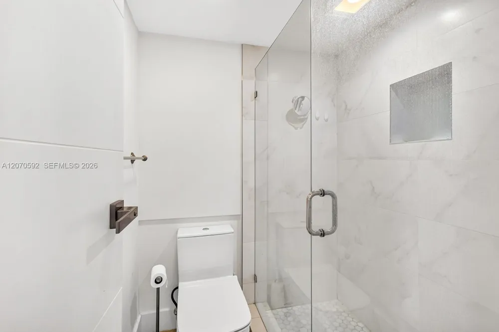 575 Crandon Blvd #801 Key Biscayne, FL 33149