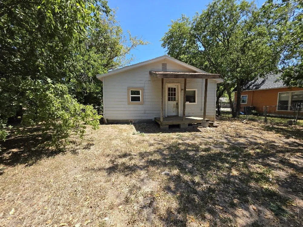 311 Elmo Street Cleburne, TX 76031