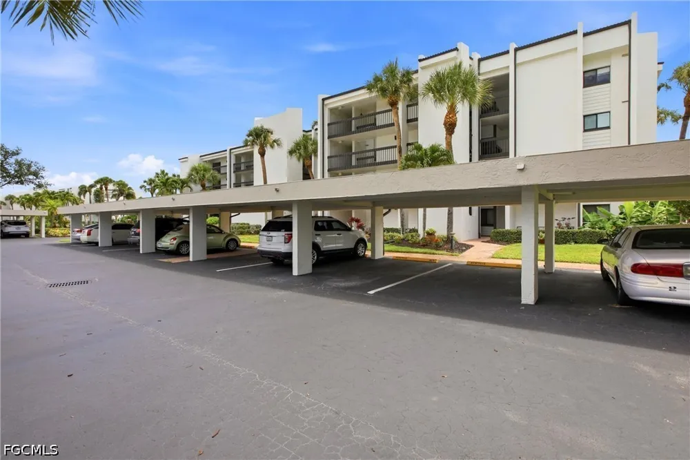 Trawler Court #303 Fort Myers, FL 33919