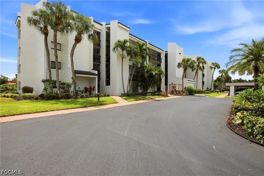 Trawler Court #303 Fort Myers, FL 33919