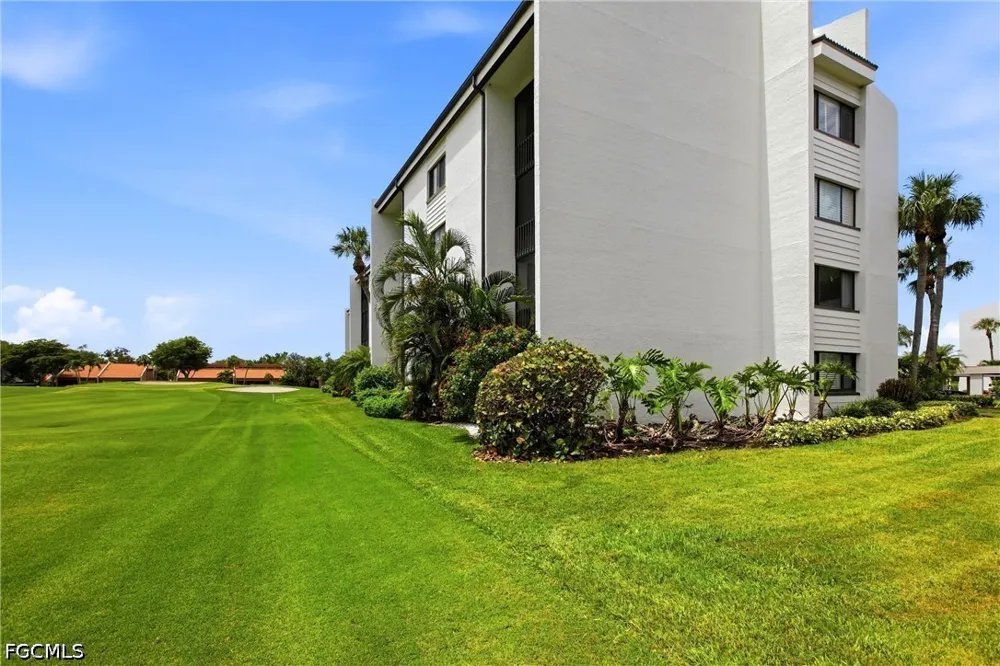 Trawler Court #303 Fort Myers, FL 33919