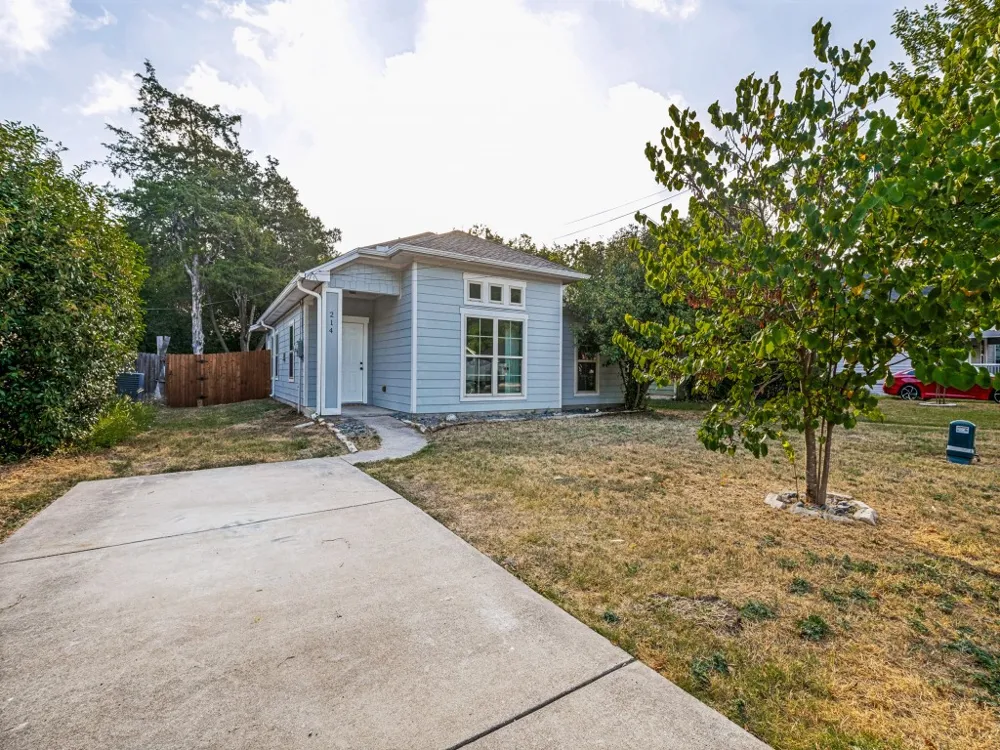 214 Lewis Street Waxahachie, TX 75165