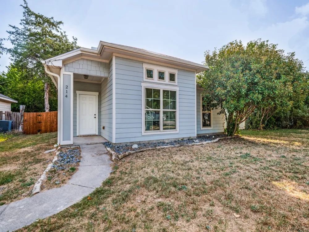 214 Lewis Street Waxahachie, TX 75165