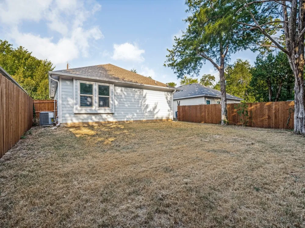 214 Lewis Street Waxahachie, TX 75165