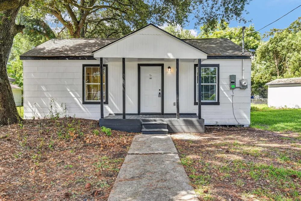 1332 Montgomery Street La Marque, TX 77568