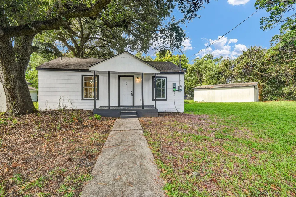 1332 Montgomery Street La Marque, TX 77568