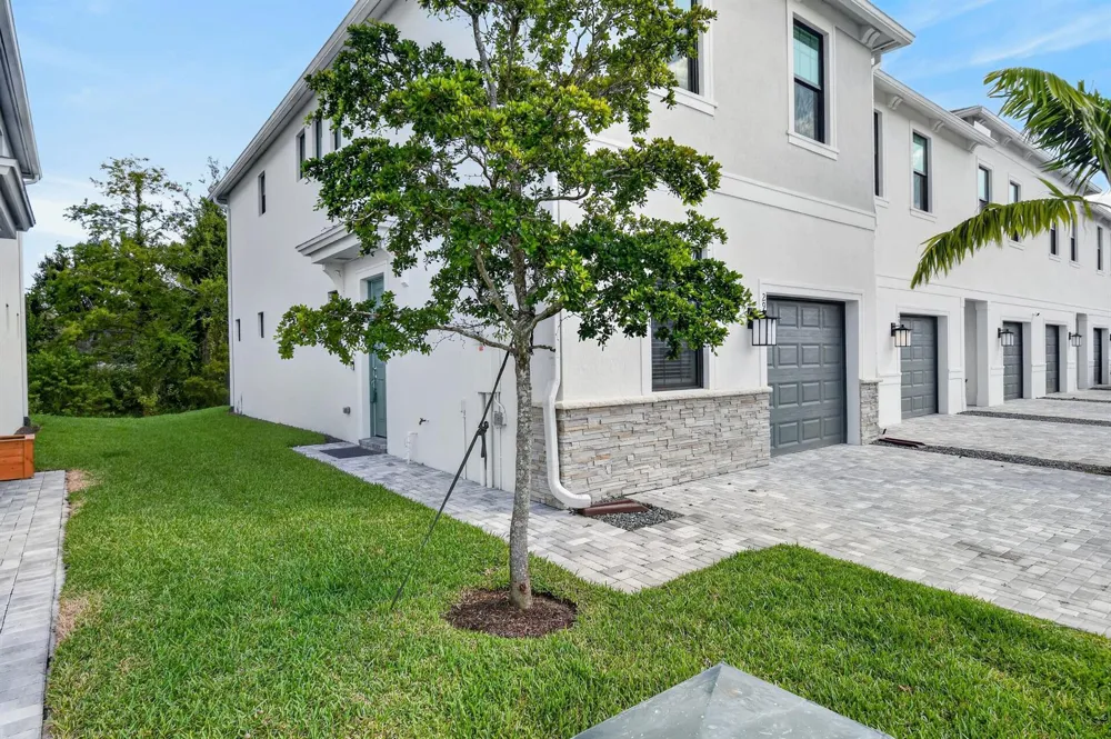 293 SW SALLY WAY Stuart, FL 34997
