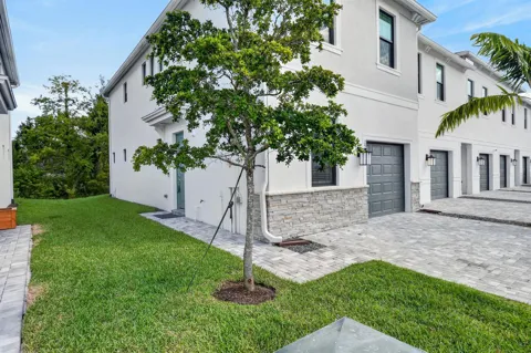 293 SW SALLY WAY