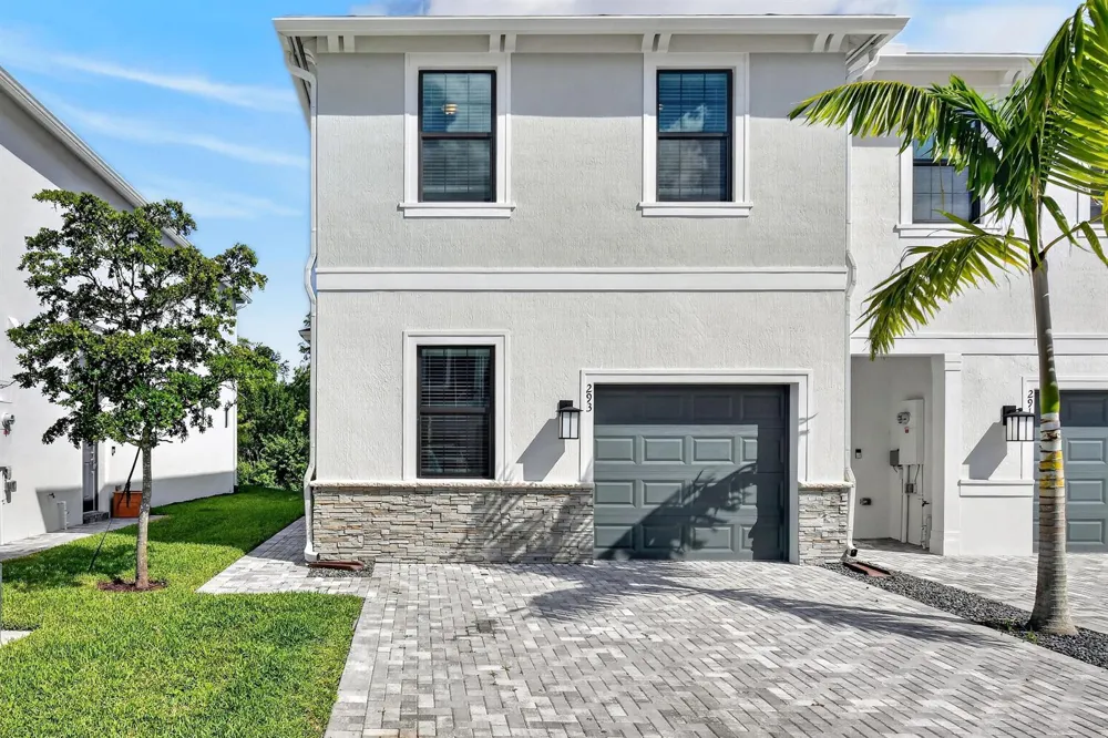 293 SW SALLY WAY Stuart, FL 34997