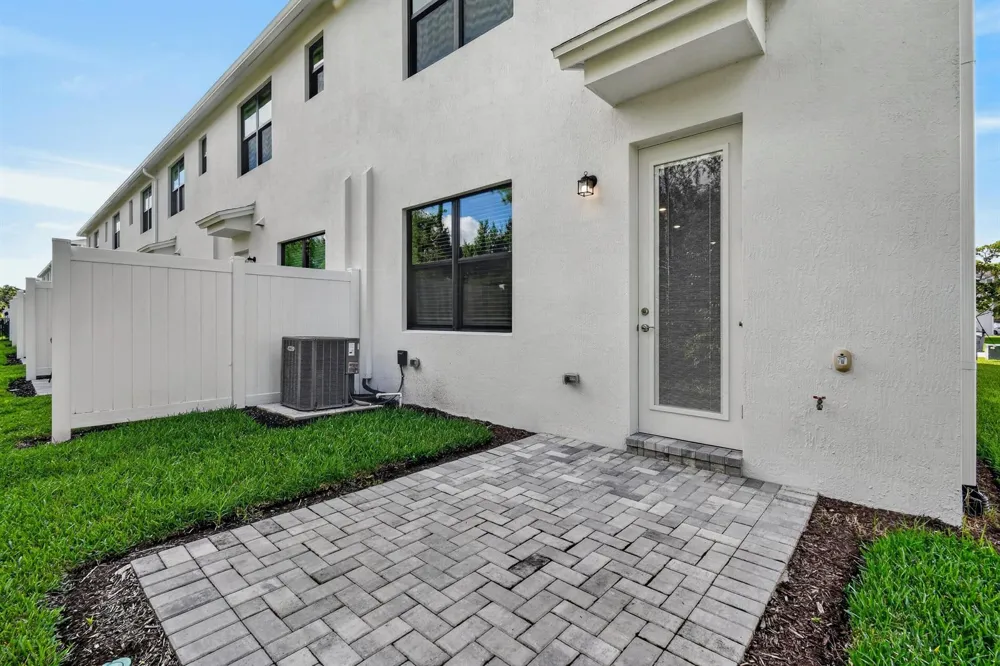 293 SW SALLY WAY Stuart, FL 34997