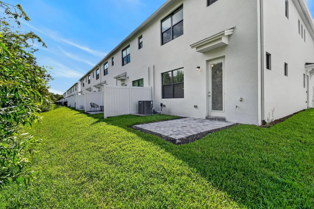 293 SW SALLY WAY Stuart, FL 34997