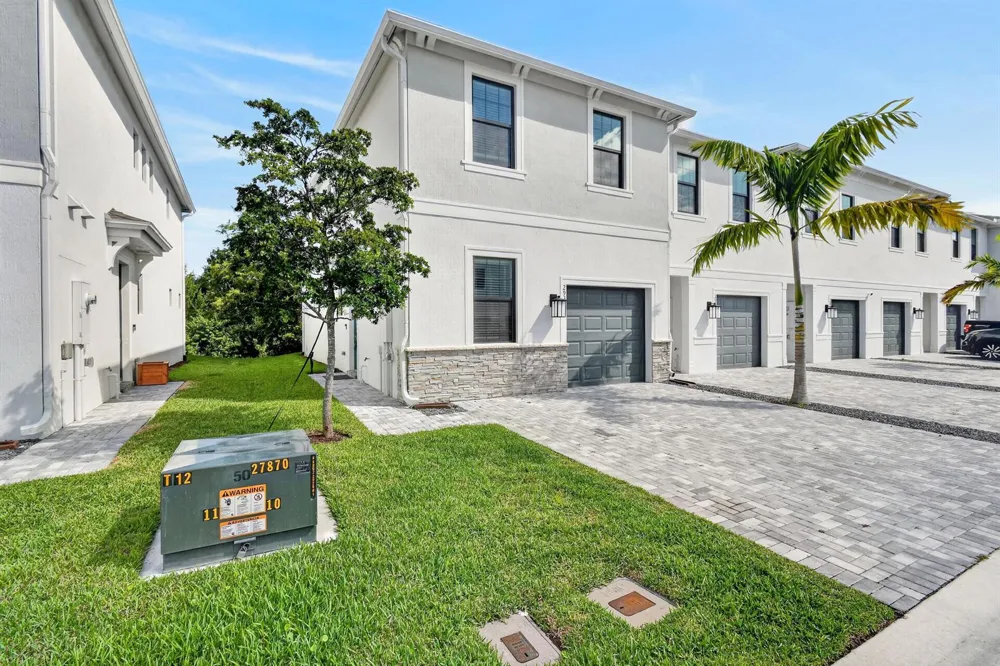 293 SW SALLY WAY Stuart, FL 34997