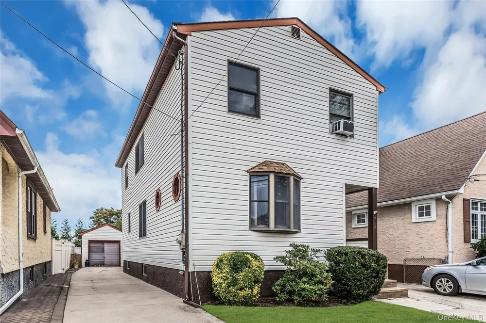 962 Gabriel Avenue Franklin Square, NY 11010