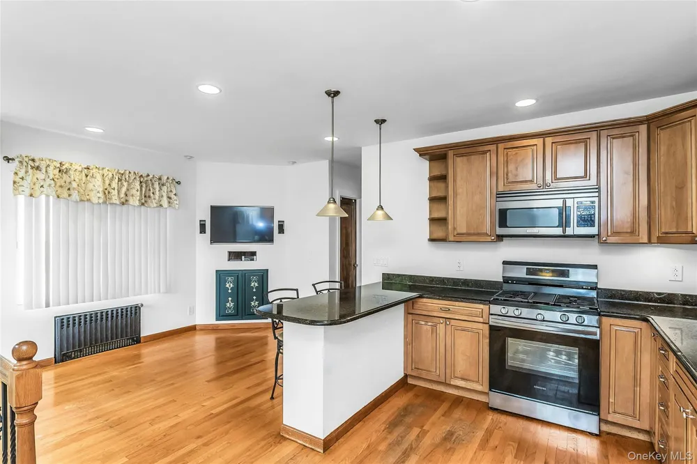 962 Gabriel Avenue Franklin Square, NY 11010