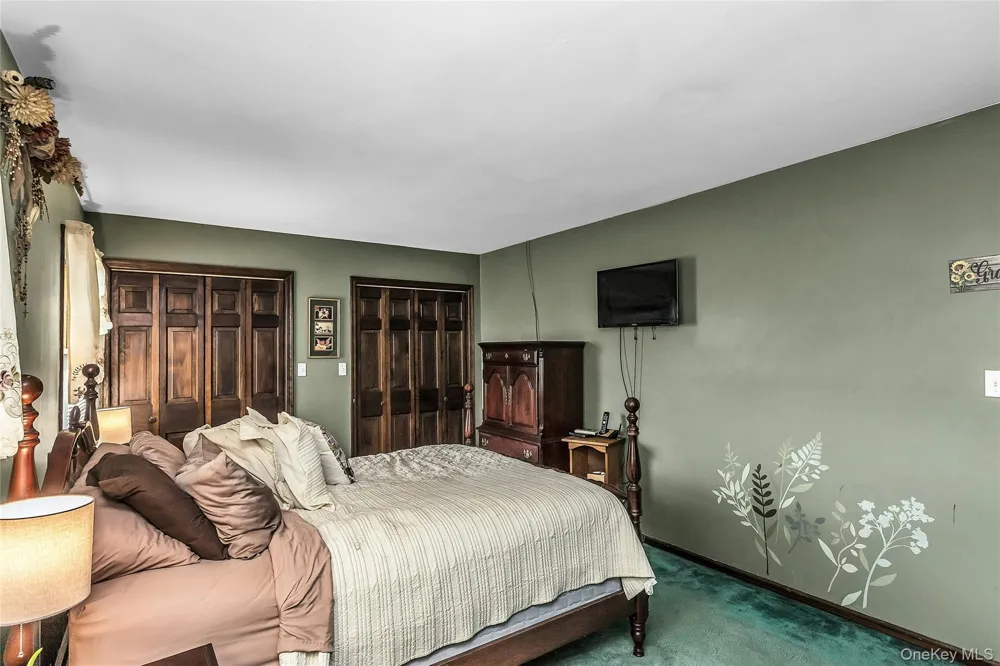 962 Gabriel Avenue Franklin Square, NY 11010