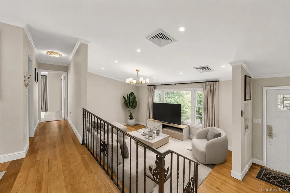 38 Harney Road Scarsdale, NY 10583