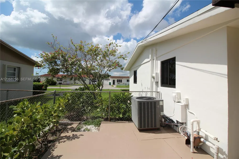 10821 SW 63rd St Miami, FL 33173
