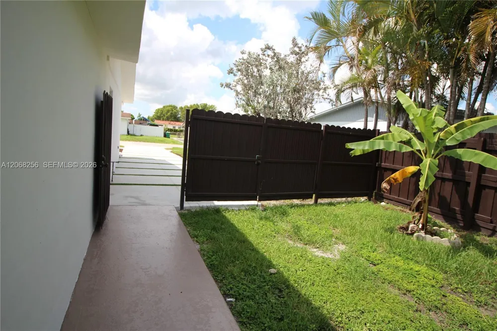 10821 SW 63rd St Miami, FL 33173