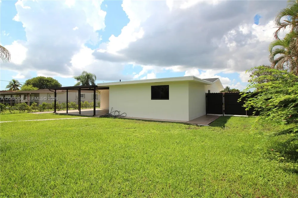 10821 SW 63rd St Miami, FL 33173