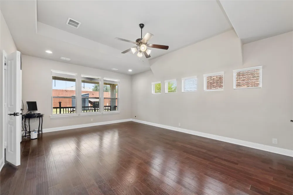 916 Marion Farm Rd Little Elm, TX 75068