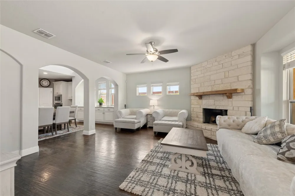 916 Marion Farm Rd Little Elm, TX 75068