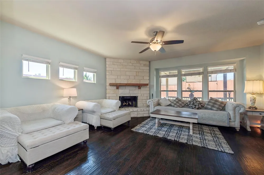 916 Marion Farm Rd Little Elm, TX 75068