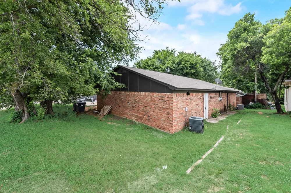 1000 S Mary Street Arlington, TX 76010