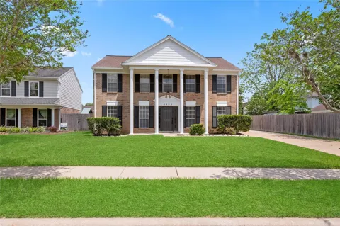 4523 Waterfall Way